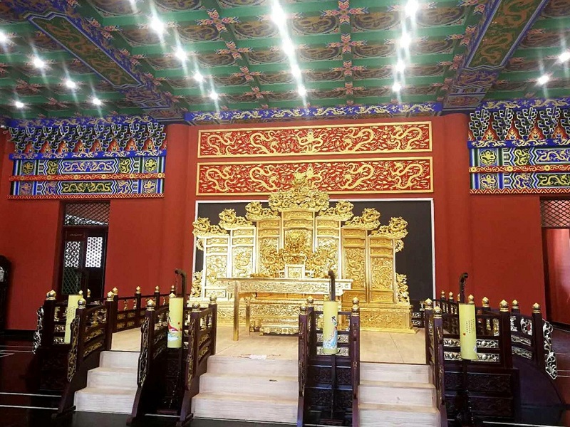 Trường sở như hoàng cung, giảng dạy như thiết triều Trường sở như hoàng cung, giảng dạy như thiết triều